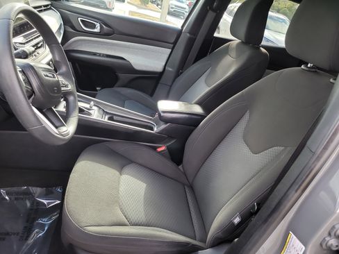 Used 2023 Jeep Compass Sport image 19