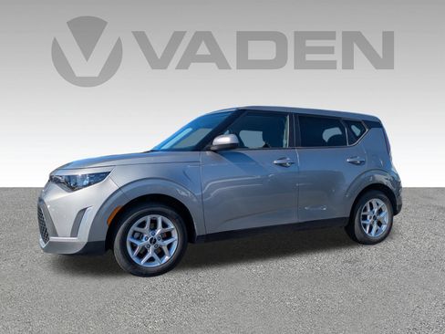 Used 2023 Kia Soul LX w/ Option Group 015 image 2