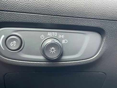 Certified 2025 Buick Encore GX Sport Touring AWD/4WD image 25