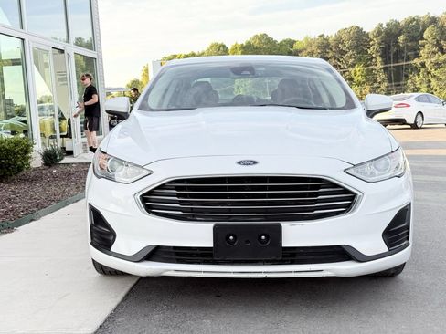 Used 2020 Ford Fusion SE FWD image 4