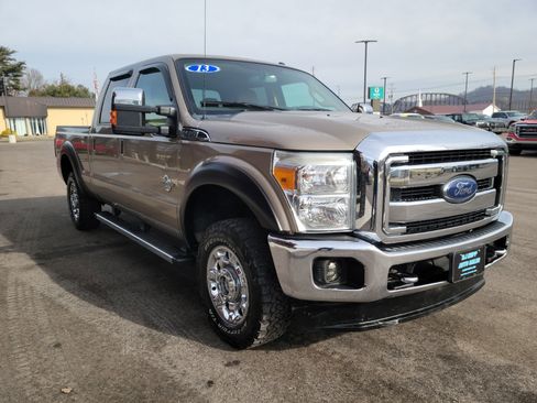 Used 2013 Ford F250 Lariat w/ Chrome Pkg image 3