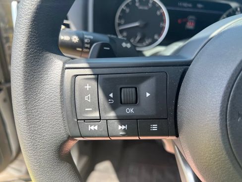 Used 2024 Nissan Rogue SV FWD image 32