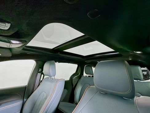 New 2027 Chrysler Pacifica Pinnacle w/ Theater Group AWD/4WD image 23