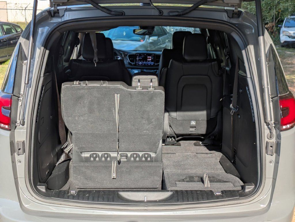 Used 2025 Chrysler Pacifica Select FWD image 25