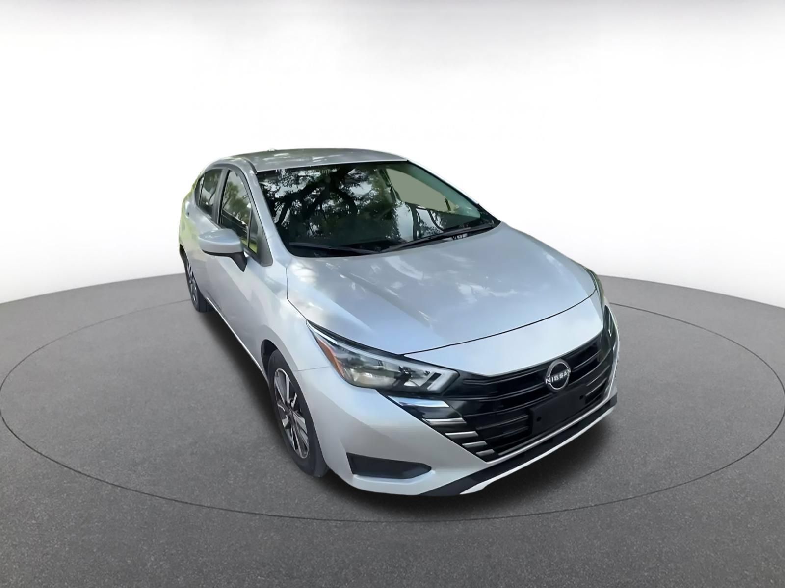 Used 2025 Nissan Versa SV FWD image 3