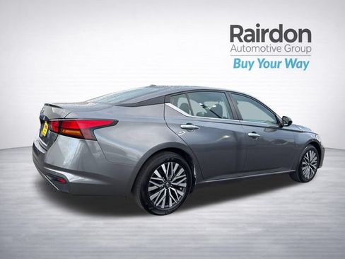 Used 2025 Nissan Altima 2.5 SV FWD image 7