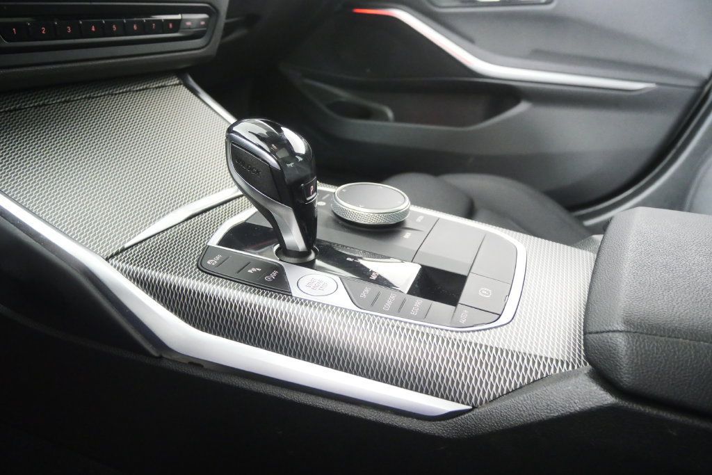 Used 2021 BMW 330i Sedan w/ M Sport Package RWD image 22