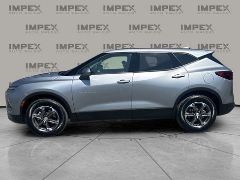 Used 2025 Chevrolet Blazer LT image 2