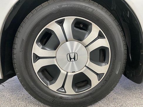 Used 2013 Honda Civic Hybrid Sedan image 23