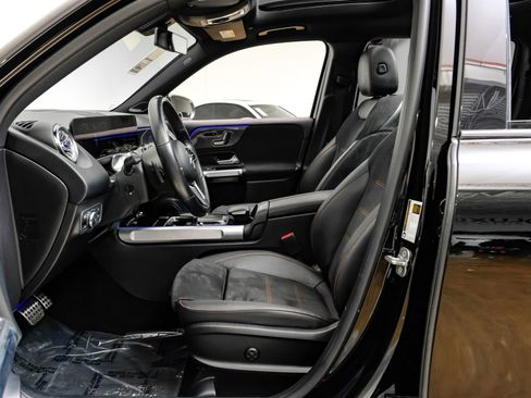 Used 2023 Mercedes-Benz GLB 250 4MATIC image 4
