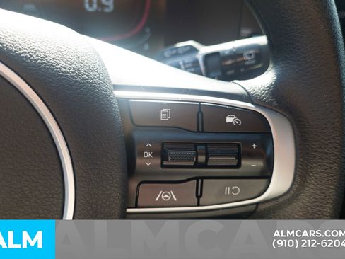Used 2025 Kia Sportage LX FWD image 12