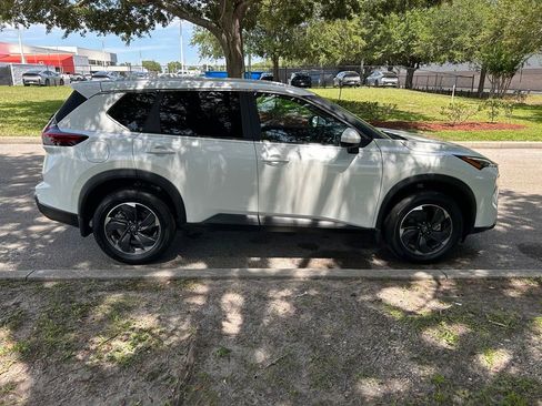 Used 2024 Nissan Rogue SV w/ SV Premium Package FWD image 7