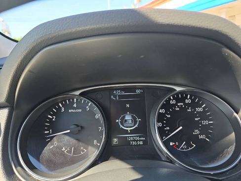 Used 2015 Nissan Rogue SL w/ SL Premium Package AWD/4WD image 16