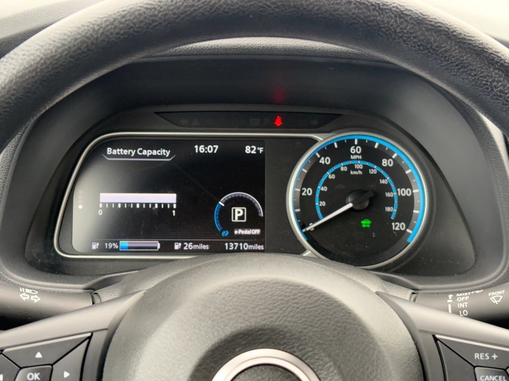 Used 2025 Nissan Leaf S FWD image 14