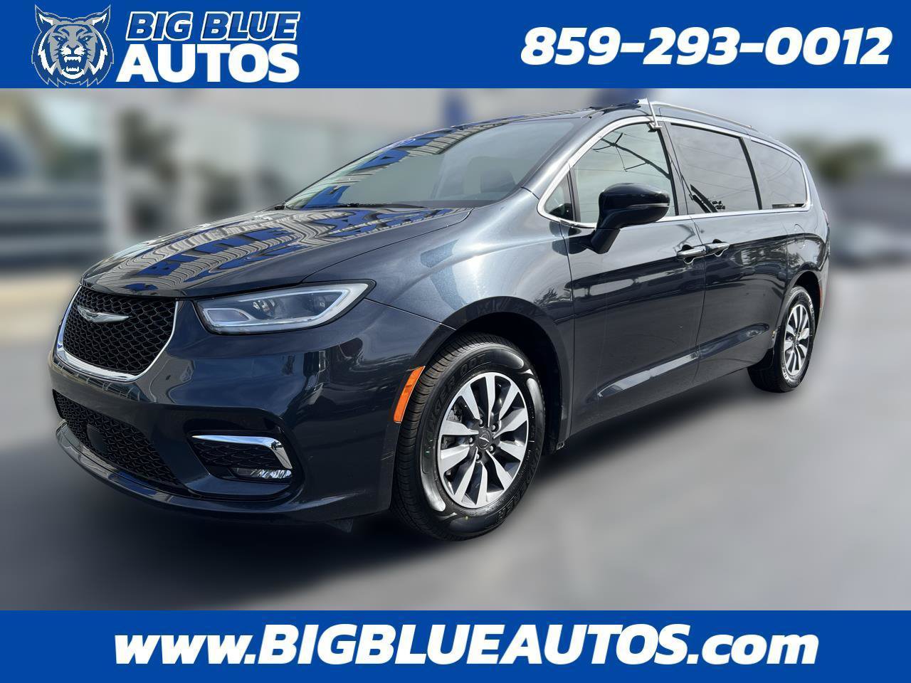 Used 2021 Chrysler Pacifica Touring-L FWD image 1