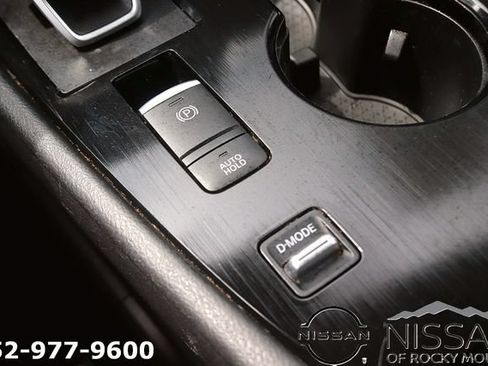 Used 2021 Nissan Rogue SV FWD image 21