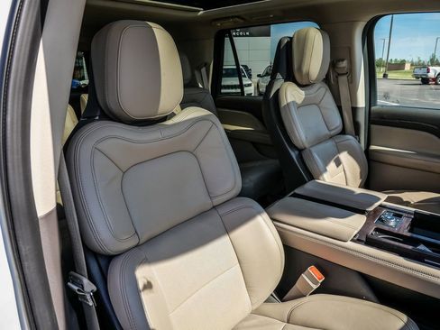 Used 2024 Lincoln Navigator Reserve image 19