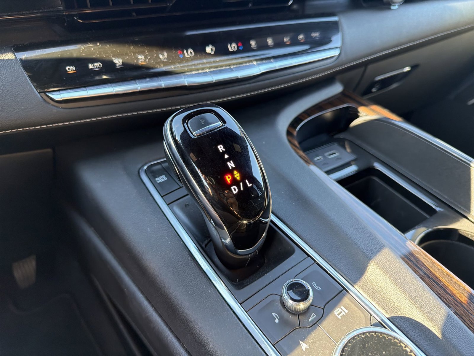 Used 2022 Cadillac Escalade ESV Premium Luxury AWD/4WD image 21