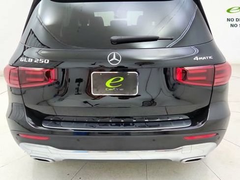 Used 2025 Mercedes-Benz GLB 250 4MATIC w/ Exclusive Package image 26