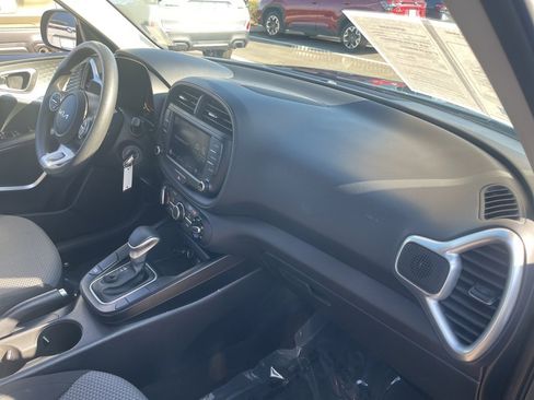 Used 2023 Kia Soul LX w/ LX Technology Package image 29