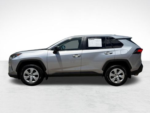 Used 2022 Toyota RAV4 LE FWD image 2