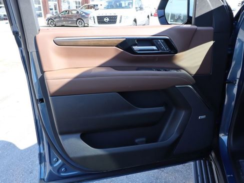 New 2026 Chevrolet Suburban High Country image 9