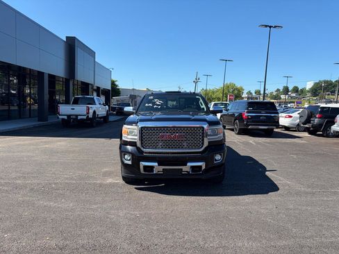Used 2015 GMC Sierra 2500 Denali w/ Duramax Plus Package AWD/4WD image 8