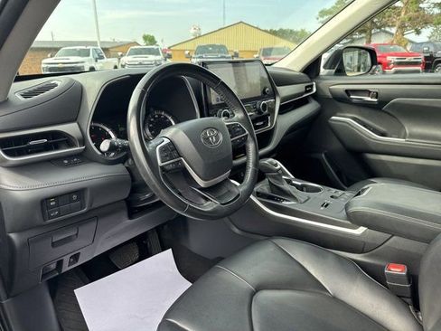 Used 2023 Toyota Highlander XLE image 20