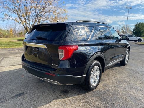 Used 2022 Ford Explorer XLT w/ Equipment Group 202A image 3
