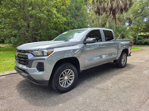 Used 2025 Chevrolet Colorado LT RWD image 3