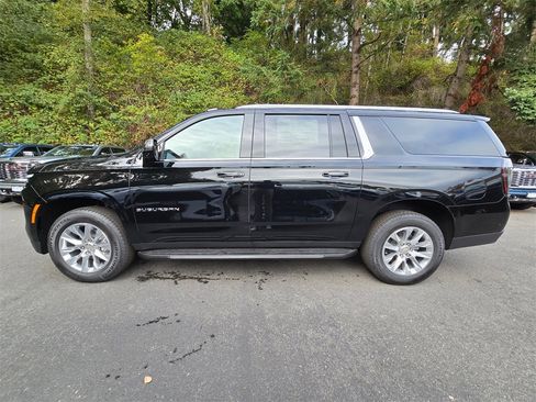 New 2026 Chevrolet Suburban Premier image 2