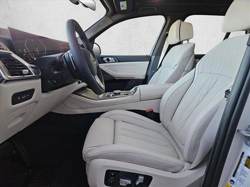 New 2026 BMW X5 xDrive50e image 4