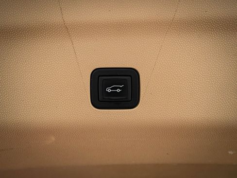 Used 2021 Cadillac Escalade ESV Premium Luxury image 24