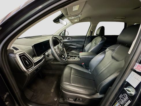 Used 2024 Kia Sorento S image 13