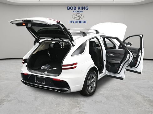 Used 2026 Genesis GV70 2.5T Select image 17