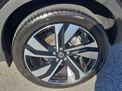 Used 2025 Volvo XC40 B5 Ultra w/ Climate Package image 28