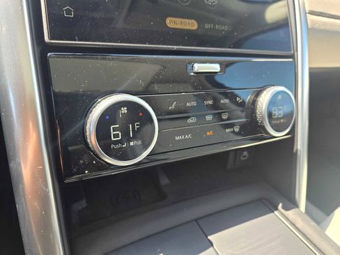 Used 2025 Land Rover Discovery S AWD/4WD image 33