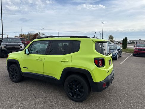 Used 2018 Jeep Renegade Altitude w/ UConnect 8.4 Nav Group image 3