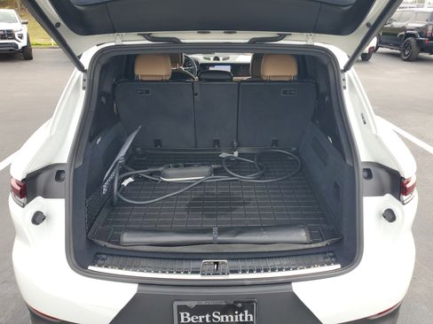 Used 2024 Porsche Cayenne E-Hybrid image 8
