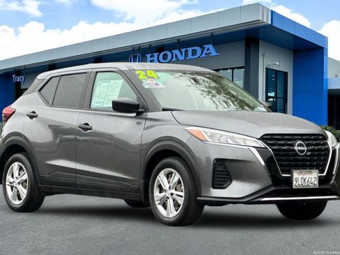 Used 2024 Nissan Kicks S image 1