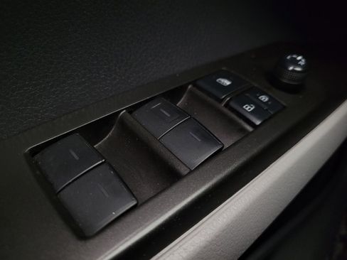 Used 2021 Toyota Camry SE image 27