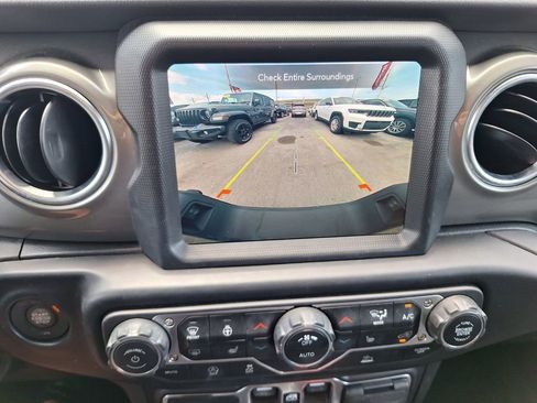 Used 2022 Jeep Gladiator Overland w/ Cold Weather Group AWD/4WD image 21