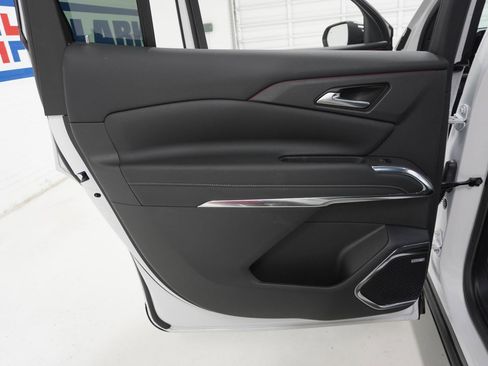 Used 2025 Chevrolet Traverse High Country image 35