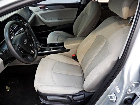 Used 2017 Hyundai Sonata SE FWD image 8