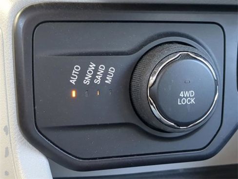 Used 2018 Jeep Renegade Latitude image 57