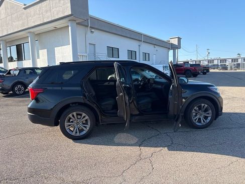Certified 2025 Ford Explorer Active w/ Active Comfort Package AWD/4WD image 8