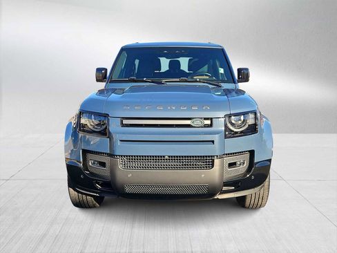 Used 2023 Land Rover Defender 90 X-Dynamic SE image 3