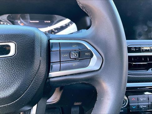 Used 2022 Jeep Compass Latitude AWD/4WD image 12