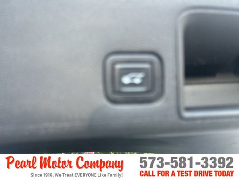 Certified 2022 GMC Terrain SLE w/ Driver Convenience Package AWD/4WD image 23