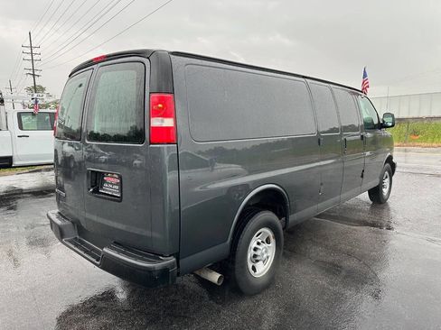 Used 2017 Chevrolet Express 3500 Extended RWD image 6
